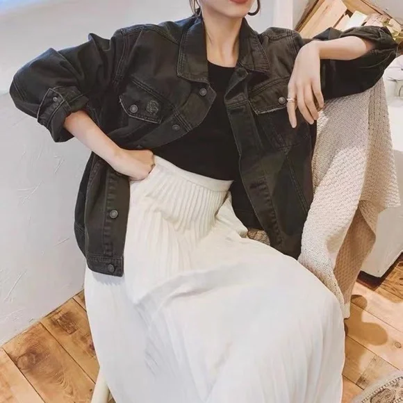 Womens Black Denim Oversized Embroidered Jean Jacket sz small bust 38" - Picture 5 of 6